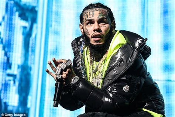 6ix9ine's Mugshot From Dominican Republic Arrest Surfaces, Trolls Poke Fun At Rapper's Hairline