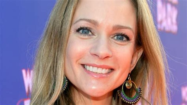 A. J. Cook Biography, Age, Height, Husband, Net Worth, Family