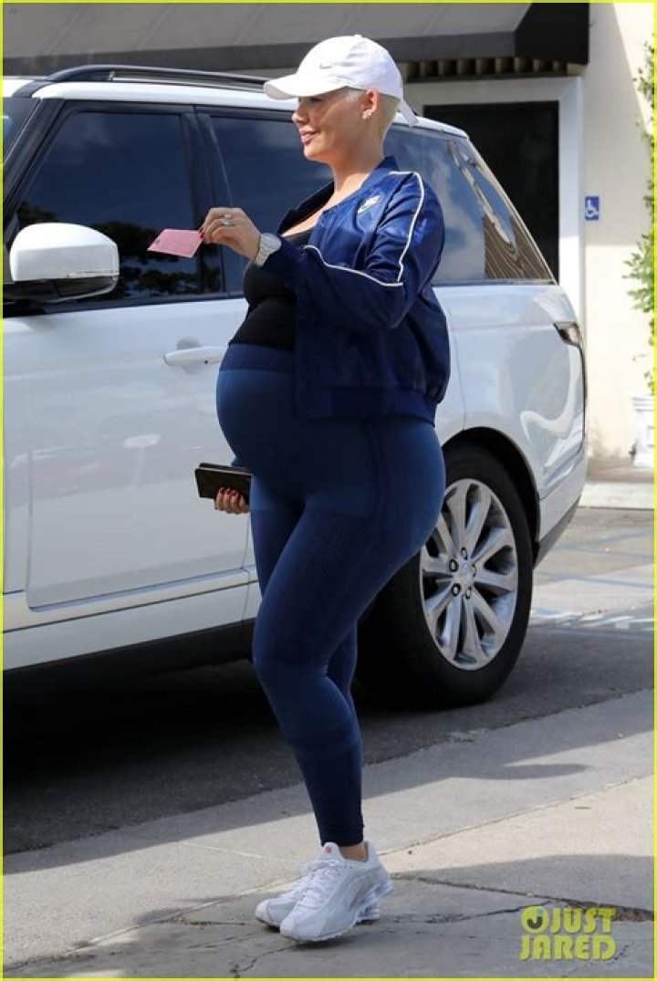 A Pregnant Amber Rose Hints at Her Official Due Date: ‘#LibraBaby’