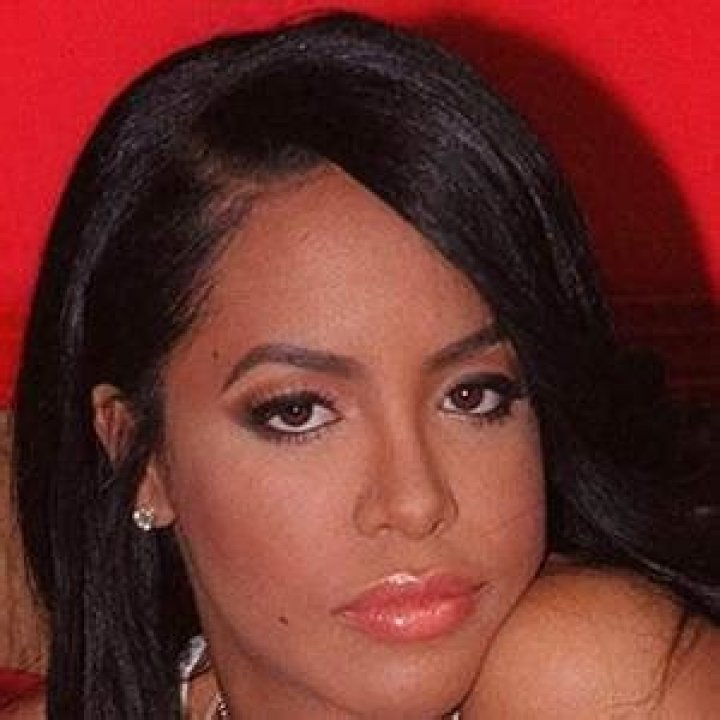 Aaliyah (Cantante de R&B) - Edad, cumpleaños, biografía, hechos, familia, patrimonio neto, altura y más