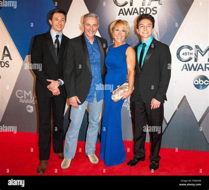 Aaron Tippin Biography, Age, Height, Wife, Net Worth, Family