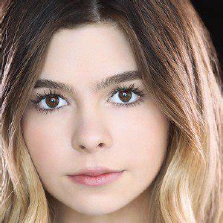 Addison Riecke (TV Actress) - Age, Birthday, Bio, Facts, Family, Net Worth, Height & More