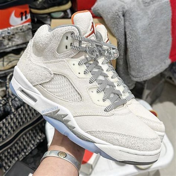 Air Jordan 5 SE “Sail” Gets New Detailed Look