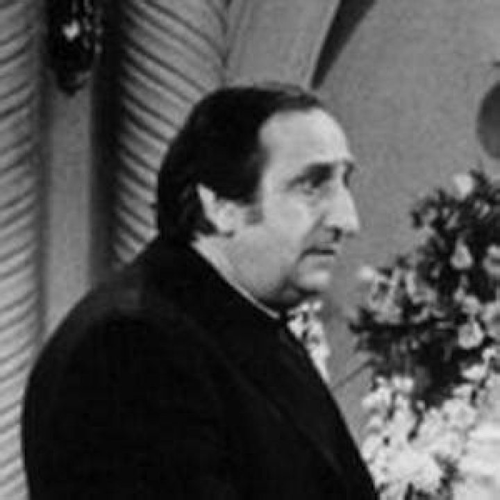 Al Molinaro (TV Actor) - Age, Birthday, Bio, Facts, Family, Net Worth, Height & More