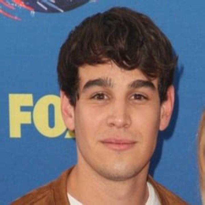 Alberto Rosende Bio, Wiki, Age, Height, Family, Dating, Movies and Net Worth.