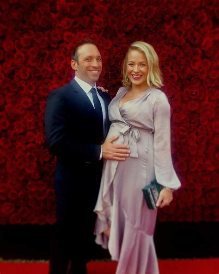 Amanda Clayton Biography, Age, Height, Husband, Net Worth, Family