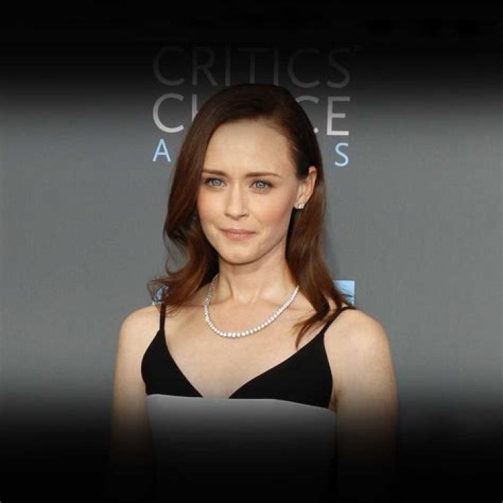 Amy Newbold (Movie Actress) - Age, Birthday, Bio, Facts, Family, Net Worth, Height & More