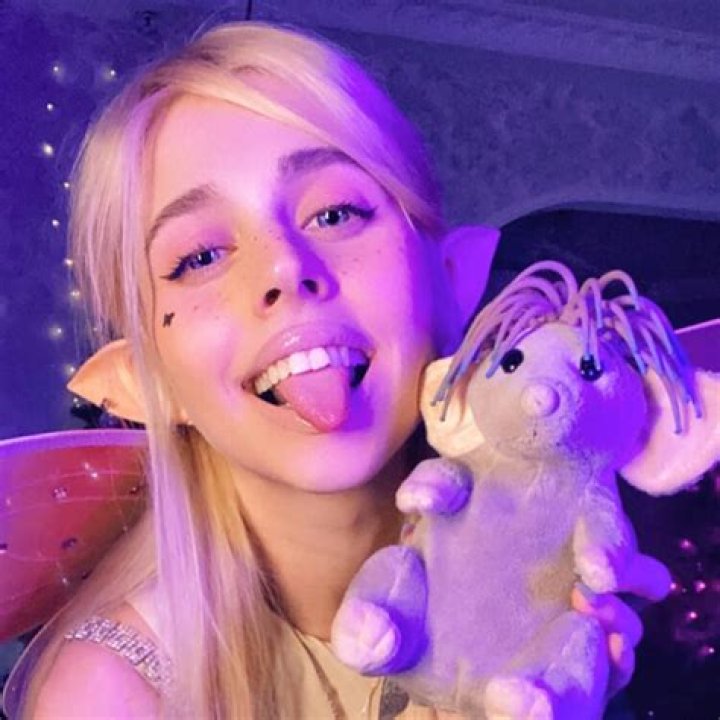 Anastasia Kosh (YouTube Star) - Age, Birthday, Bio, Facts, Family, Net Worth, Height & More