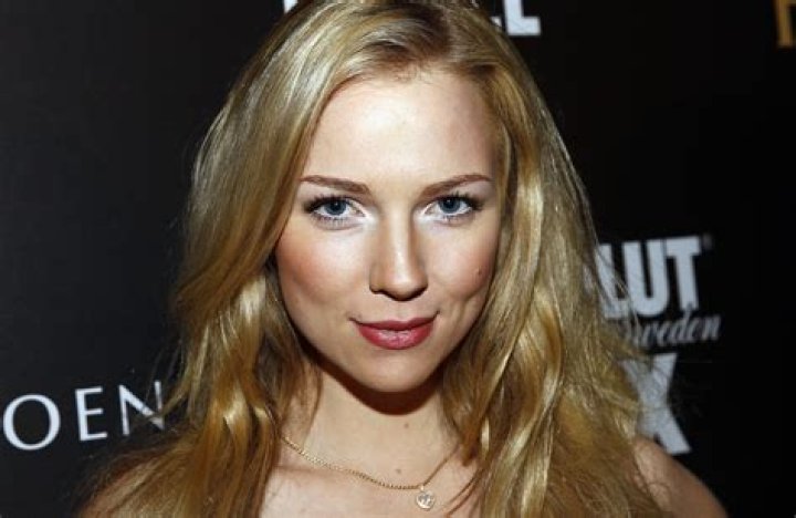 Ancilla van de Leest (Model) - Age, Birthday, Bio, Facts, Family, Net Worth, Height & More