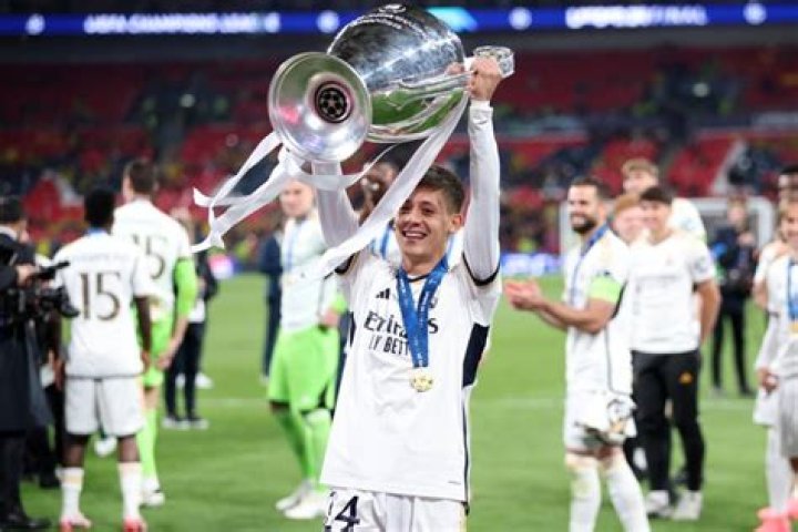 Arda Güler (Futbolista) - Edad, cumpleaños, biografía, hechos, familia, patrimonio neto, altura y más