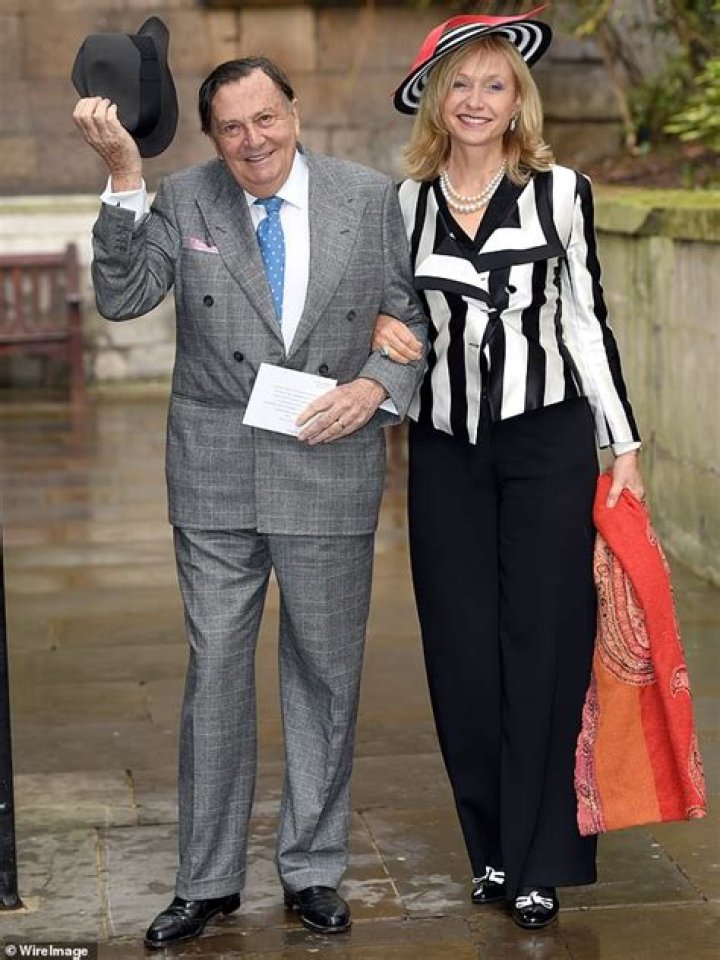 Barry Humphries Biography, Age, Height, Wife, Net Worth, Family