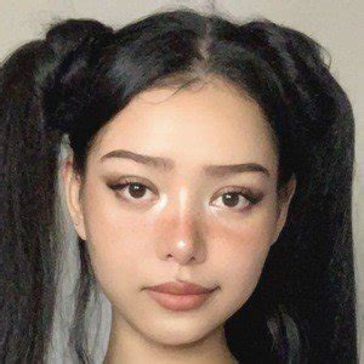 Bella Poarch (TikTok Star) - Age, Birthday, Bio, Facts, Family, Net Worth, Height & More