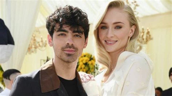 Bob Morley – Bio, Facts, Wiki, Net Worth, Age, Height, Family, Eliza Taylor, Married, Wedding, The 100, Dead Harvest, Home and Away, Neighbours, Movie