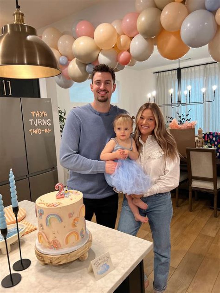 Bre Sheppard (Blogger) - Age, Birthday, Bio, Facts, Family, Net Worth, Height & More