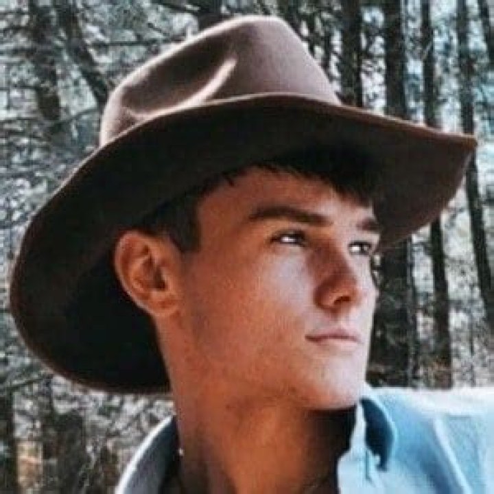 Cameron Tate Hoskins (TikTok Star) - Age, Birthday, Bio, Facts, Family, Net Worth, Height & More