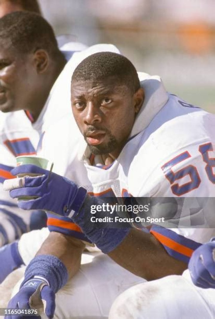 Carl Banks (Football Player) - Age, Birthday, Bio, Facts, Family, Net Worth, Height & More