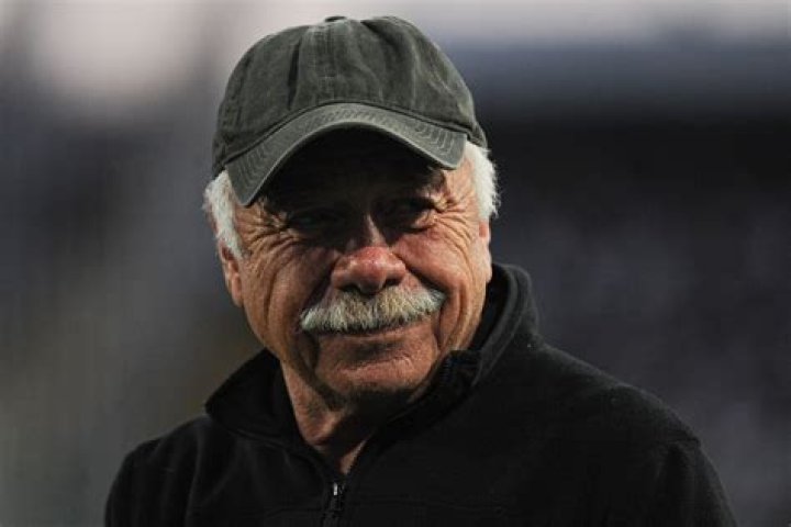 Carlos Caszely Biography, Age, Height, Wife, Net Worth, Family