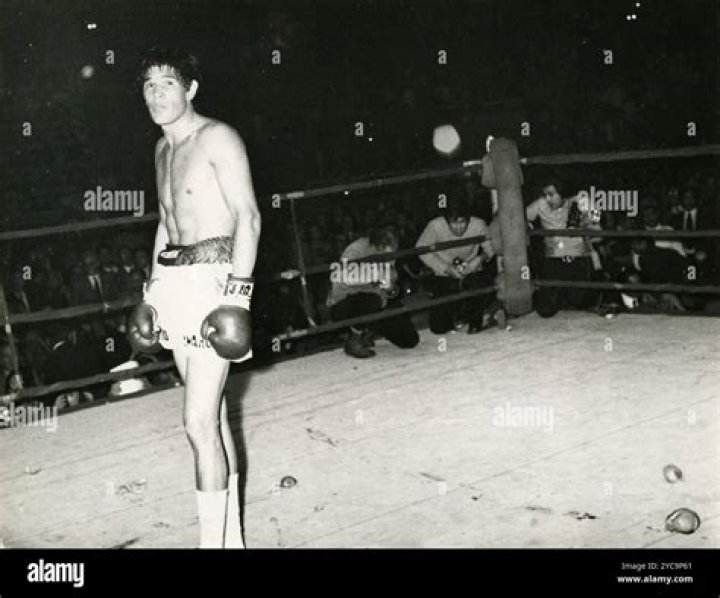 Carlos Monzón (Boxer) - Age, Birthday, Bio, Facts, Family, Net Worth, Height & More