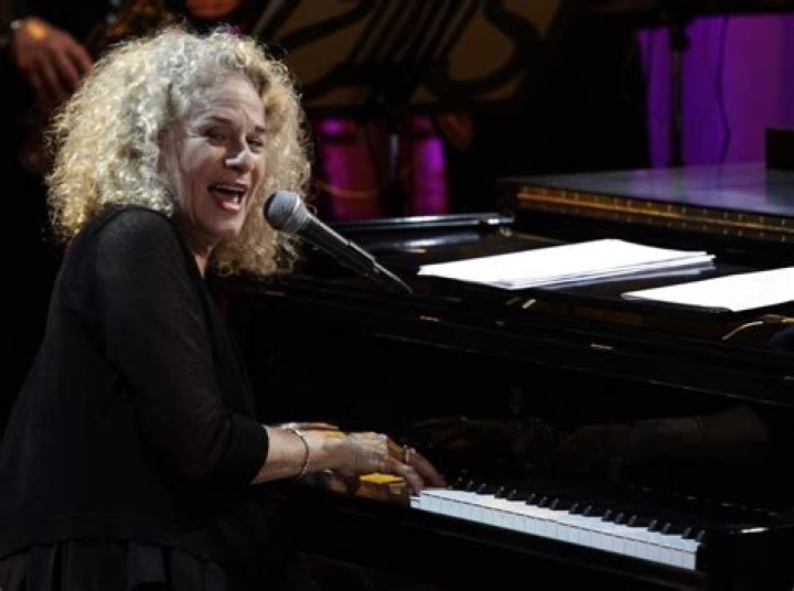 Carole King (Songwriter) - Age, Birthday, Bio, Facts, Family, Net Worth, Height & More
