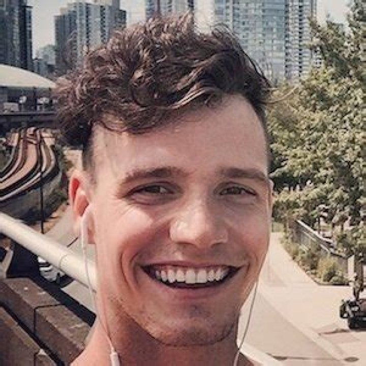 Charlie Houpert (YouTube Star) - Age, Birthday, Bio, Facts, Family, Net Worth, Height & More