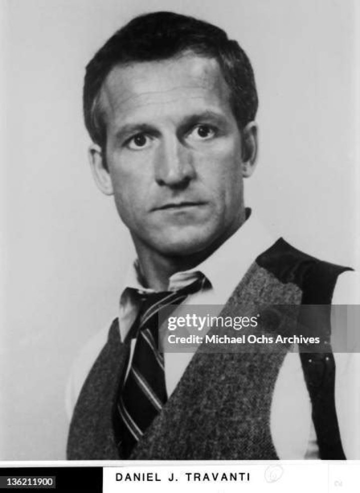 Daniel J. Travanti biografía, edad, altura, esposo, net worth, familia