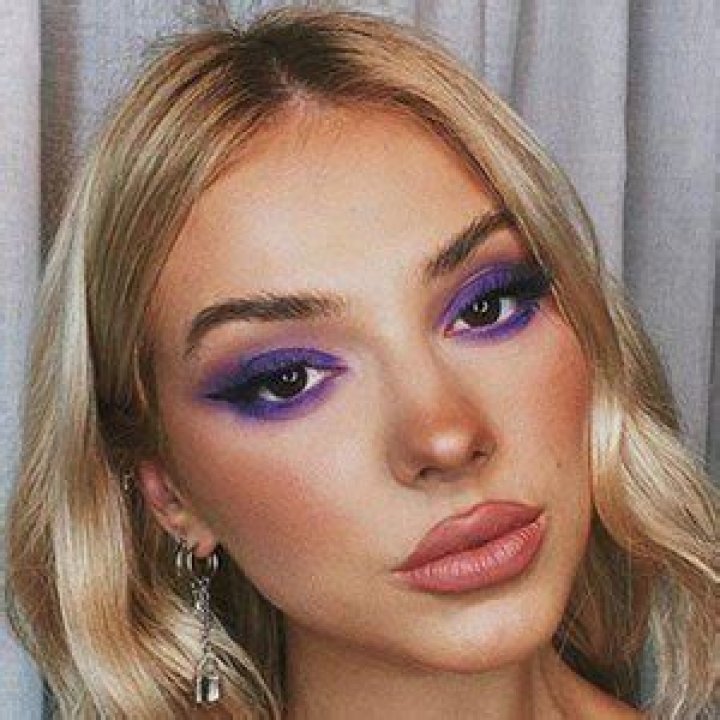 Danielle Marcan (Instagram Star) - Age, Birthday, Bio, Facts, Family, Net Worth, Height & More