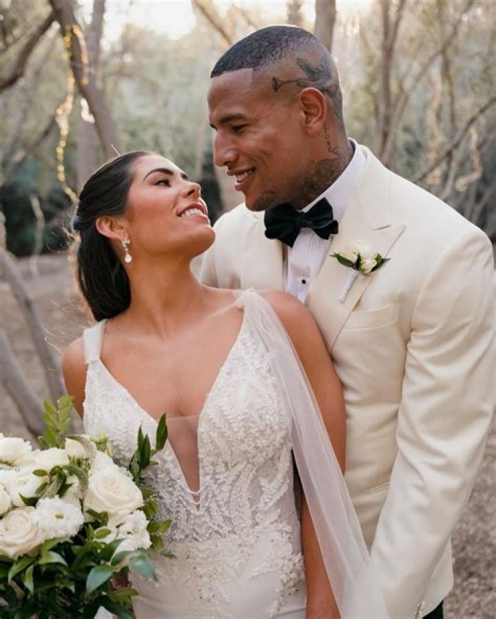 Darren Criss Bio, Age, Height, Glee, Wedding, Wife, Gay, Hollywood, Versace and Nude