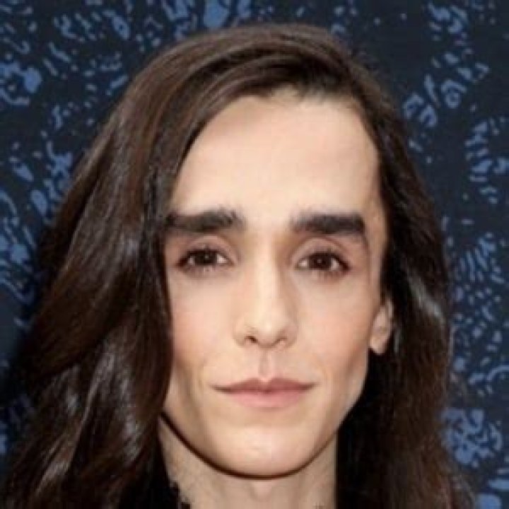 Darwin Del Fabro (TV Actor) - Age, Birthday, Bio, Facts, Family, Net Worth, Height & More