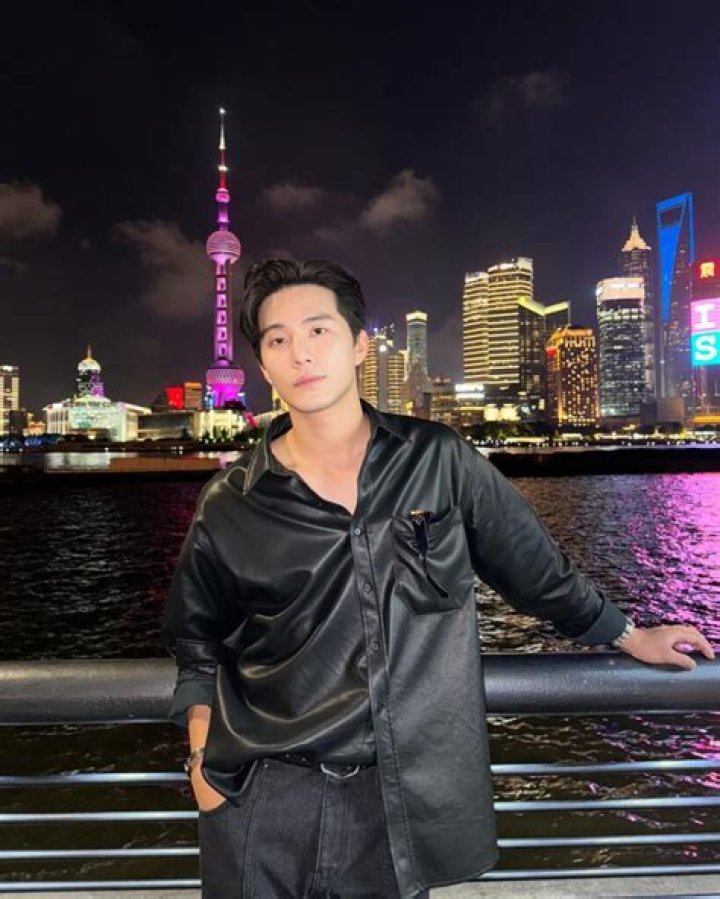 Dee Hsu Biography, Age, Height, Husband, Net Worth, Family