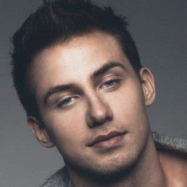 Derek Piquette (Dancer) - Age, Birthday, Bio, Facts, Family, Net Worth, Height & More