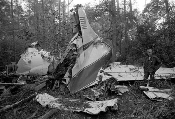 Did Gary Rossington survive the plane crash?