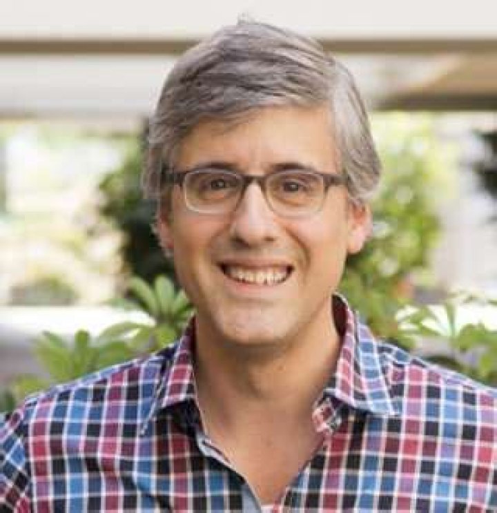 Does Mo Rocca Have A Partner? Openly Gay CBS Innovation Nation Host Relationship Details
