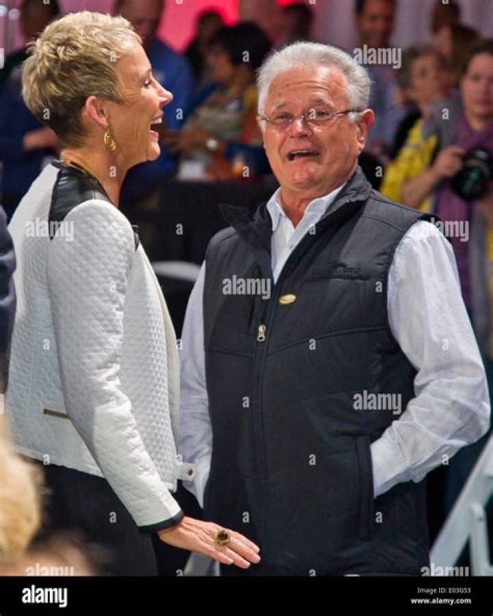 Donna Barton Brothers Biography, Age, Height, Husband, Net Worth, Family