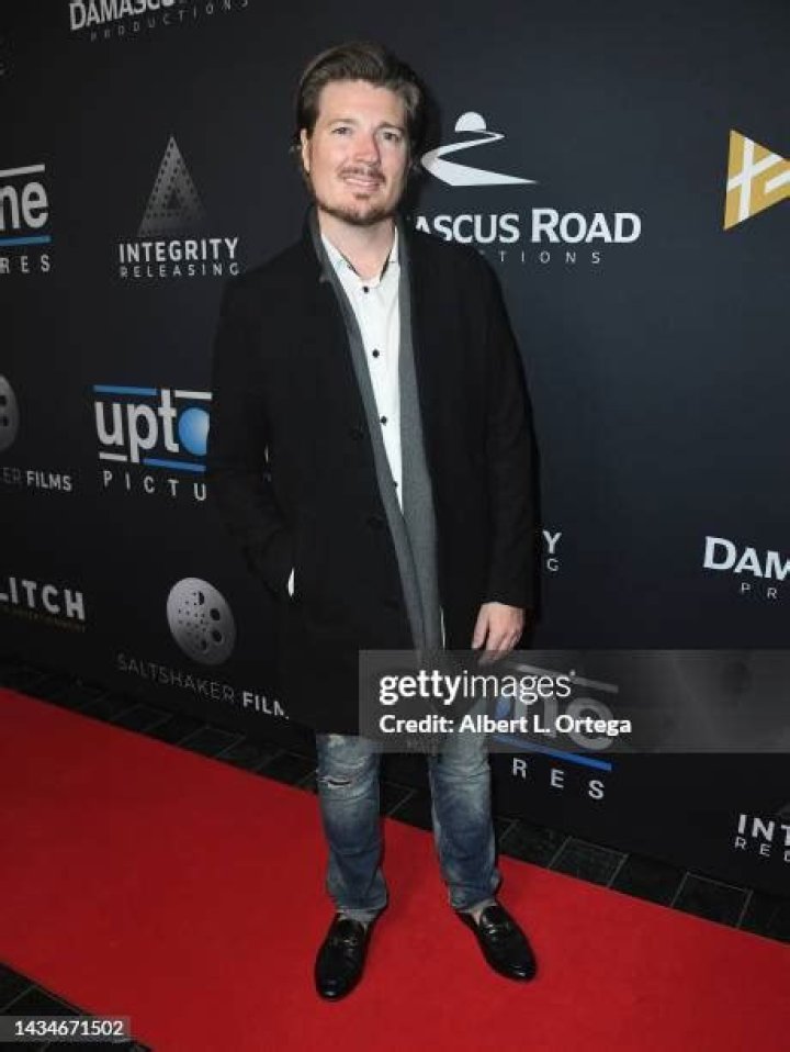 Douglas James Vail Biography, Age, Height, Wife, Net Worth, Family