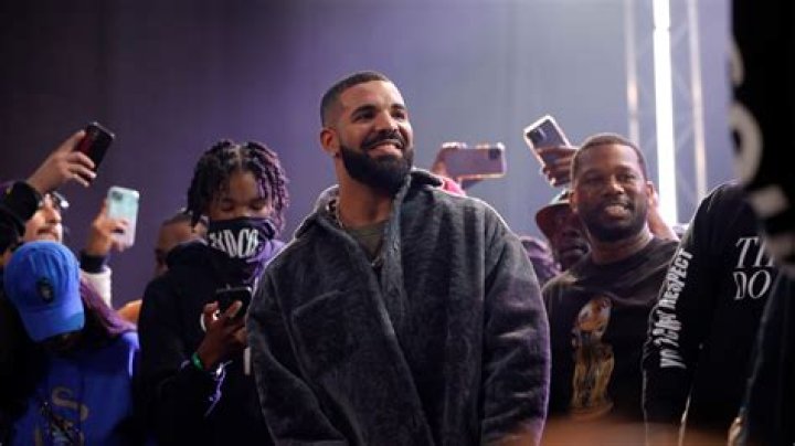 Drake Appears To Shade Rihanna During "It’s All A Blur Tour — Big As The What?" Opening Night