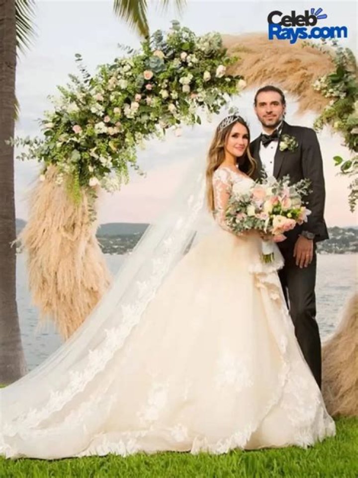 Dulce Maria Bio, Age, Family, Husband, Body Stats, Career, Net Worth