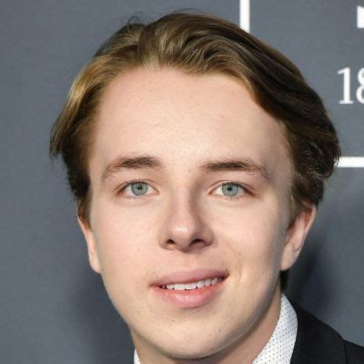 Ed Oxenbould Biography, Age, Height, Wife, Net Worth, Family