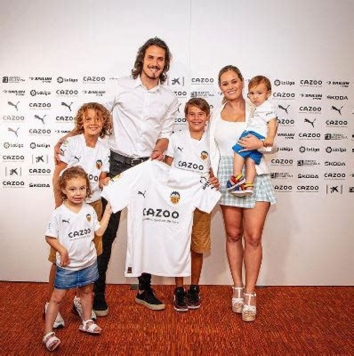 Edinson Cavani Biography, Age, Height, Wife, Net Worth, Family