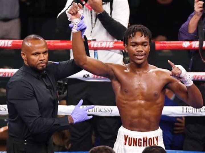 Elijah Esaias Holyfield Height, Weight, Net Worth, Age, Birthday, Wikipedia, Who, Nationality, Biography