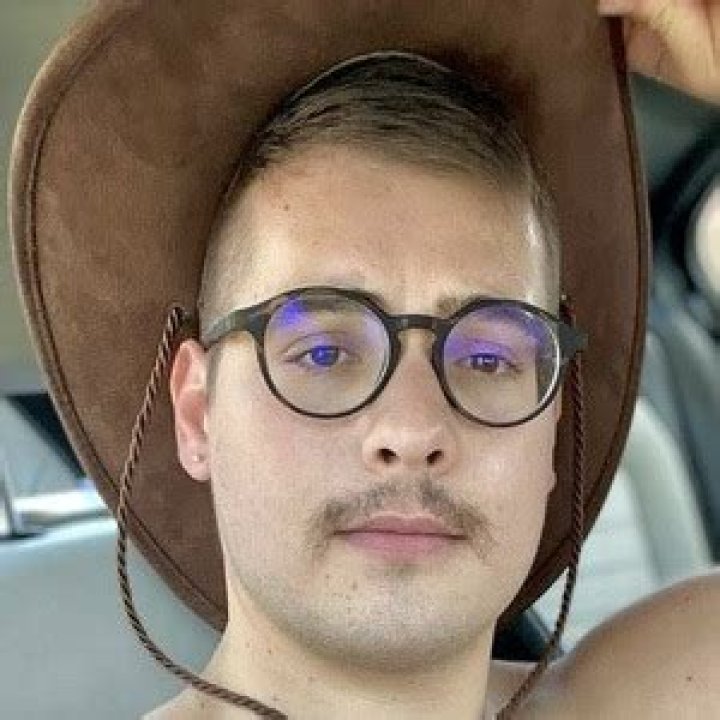 Elliott Norris (TikTok Star) - Age, Birthday, Bio, Facts, Family, Net Worth, Height & More