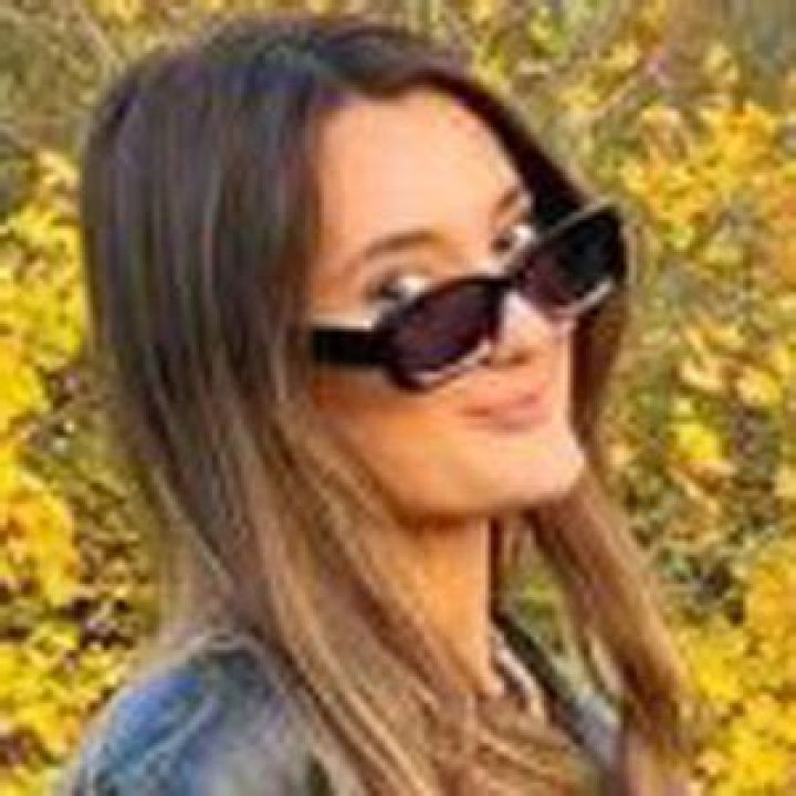 Eloise Fouladgar (TikTok Star) - Age, Birthday, Bio, Facts, Family, Net Worth, Height & More