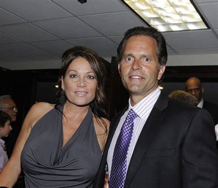 Eric Karros Biography, Age, Height, Wife, Net Worth, Family