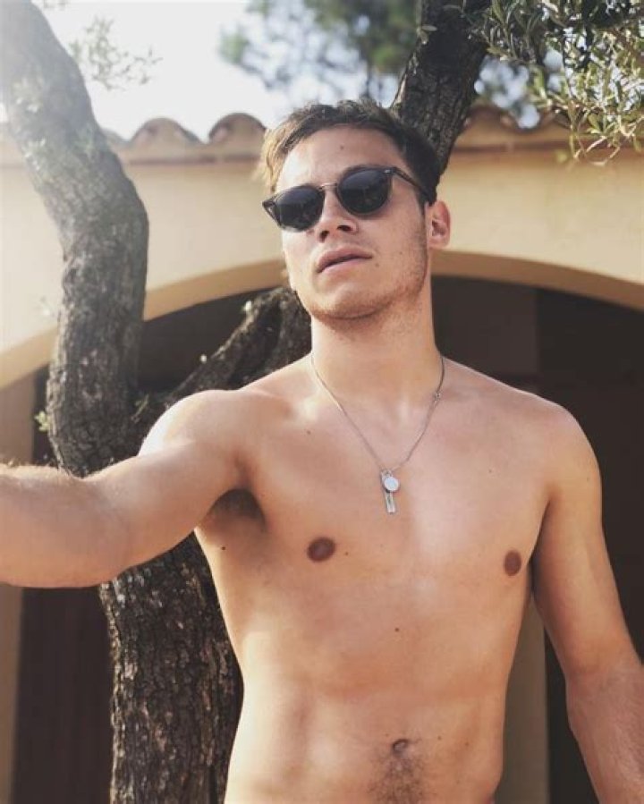 Finn Cole Net Worth, Girlfriend, Age, Height – Is Finn Cole Gay? His Shirtless Images