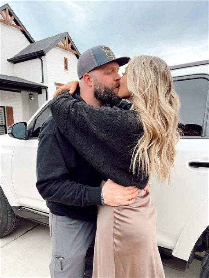 Fitness Influencer Brittany Dawn Husband Jordan Nelson – Age Wiki – Why Is She Sued?