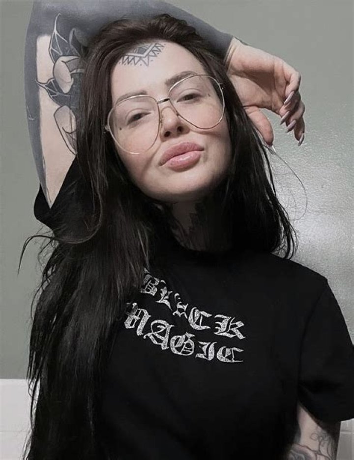 Gia Rose (Tattoo Artist) - Age, Birthday, Bio, Facts, Family, Net Worth, Height & More