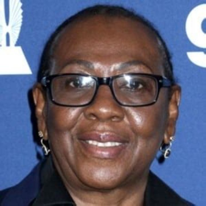 Gloria Carter (Family Member) - Age, Birthday, Bio, Facts, Family, Net Worth, Height & More