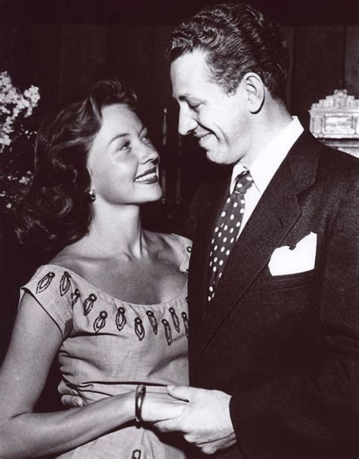 Gloria Grahame Biography, Age, Height, Husband, Net Worth, Family