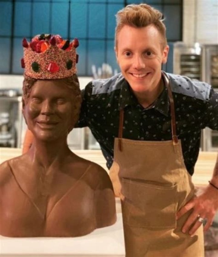 Gonzo Jimenez (Chef) - Age, Birthday, Bio, Facts, Family, Net Worth, Height & More