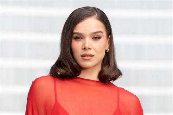 Hailee Steinfeld (Movie Actress) - Age, Birthday, Bio, Facts, Family, Net Worth, Height & More