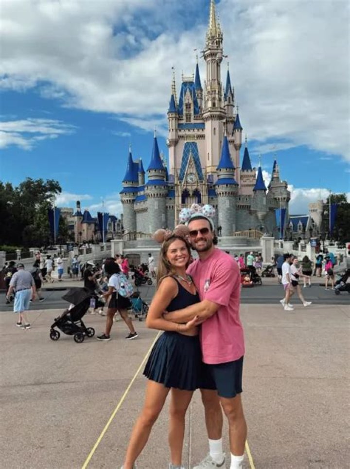 Hannah Brown Biography, Age, Height, Husband, Net Worth, Family